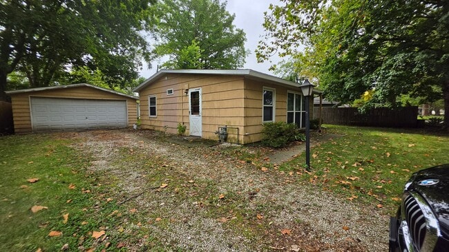 1418 Hollycrest Dr