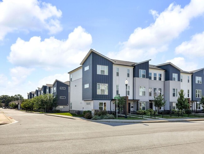 Photo - 319 Steeples Blvd