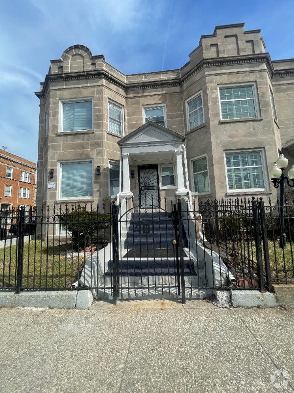 Building Photo - 401 S Homan Ave Unit 2 Rental
