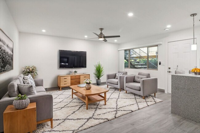 Building Photo - 458 Ballantyne St Unit 7