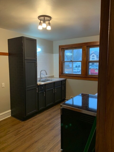 Kitchen - 106 N 7th Ave Unit 104