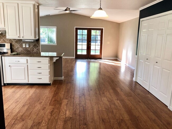5766 Mesa Verde Cir