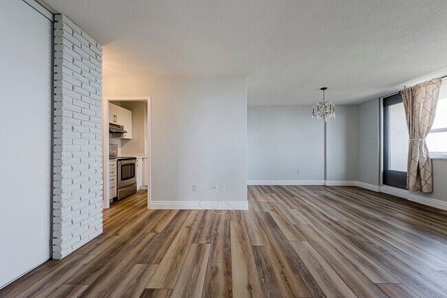 Photo - 40-2840 Homewood Ave