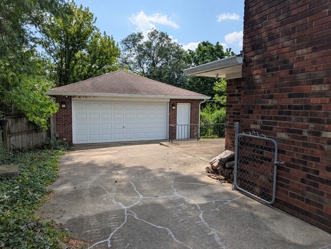 Photo - 408 Hopkins Rd