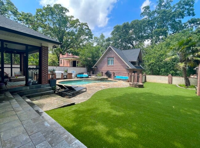 Photo - 762 Clemont Dr NE