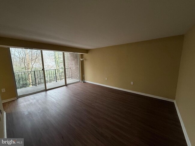 Building Photo - 1403 Northgate Square Unit 12B Rental