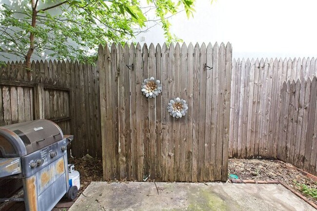 Photo - 5000 Cedar Springs Rd Unidad #103