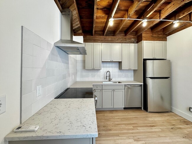 Building Photo - 1546 Selby Ave Unit B