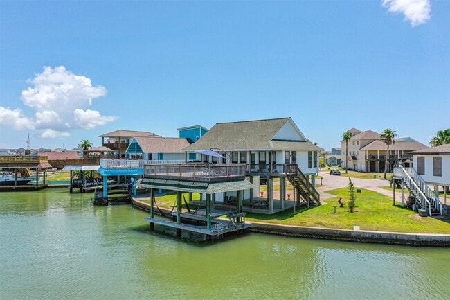 Photo - 1122 Makatea St
