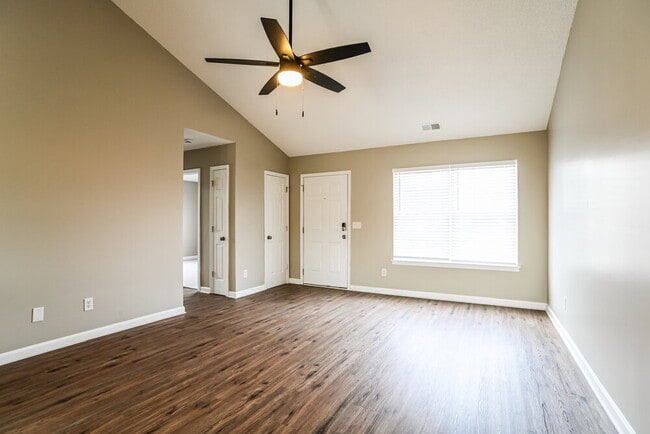 Photo - 300 Glencroft Dr