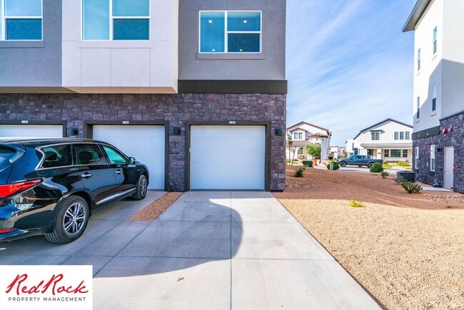 Photo - Spacious 3 Bedroom Unit in Desert Color Wi...