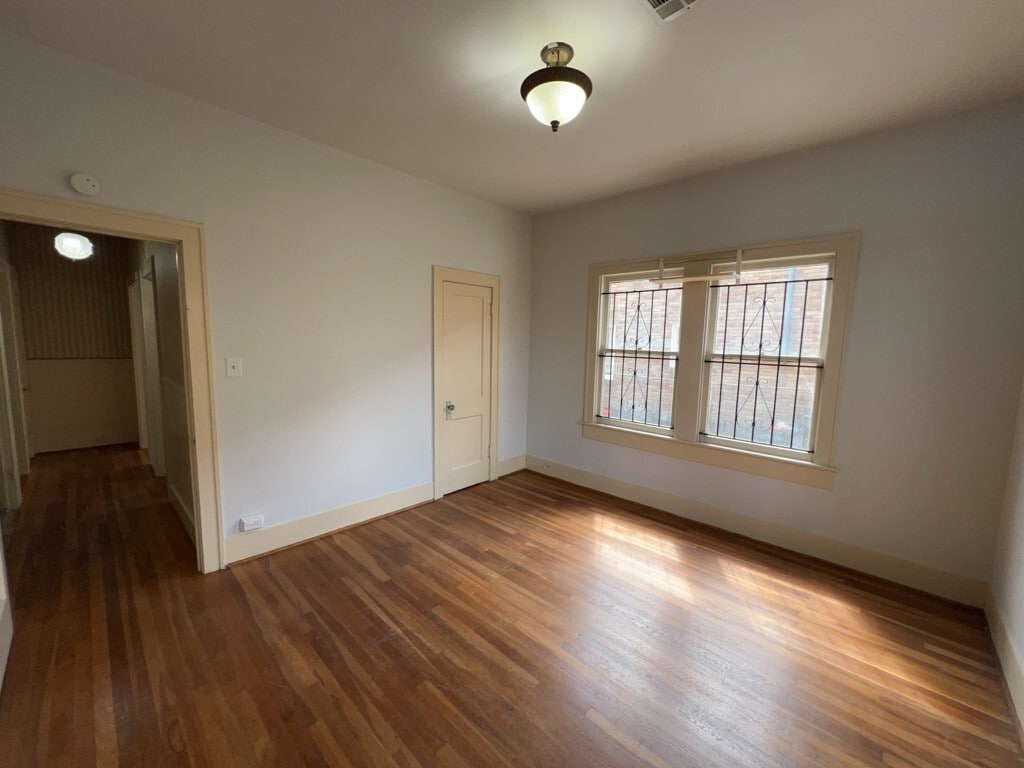 Photo - 4716 Crawford St