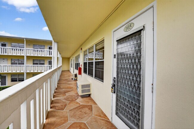 Photo - 105 Dorset C