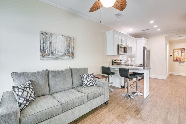 Building Photo - 1208 26th St Unit ID1385812P