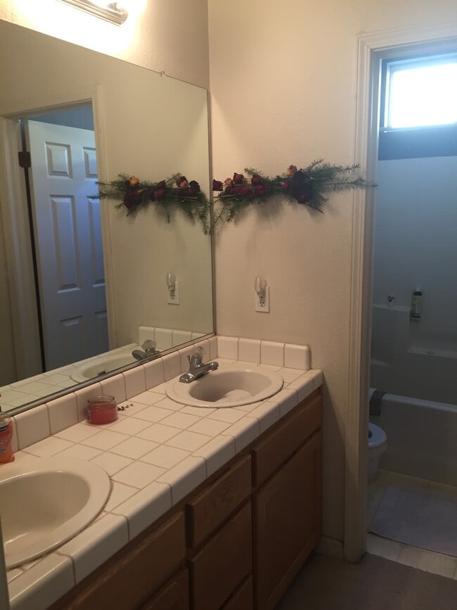 Photo - 784 Whitehall Ct