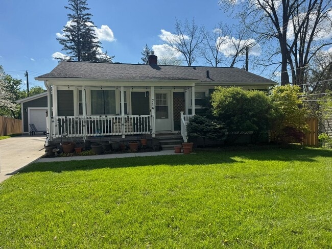 Building Photo - Fully Updated 3 Bedroom - 1 bathroom home - $3,000