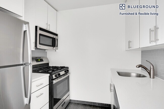 Photo - 520 W 43rd St Unidad FL8-ID741