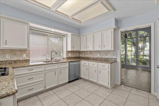 Photo - 2422 Fairwind Dr