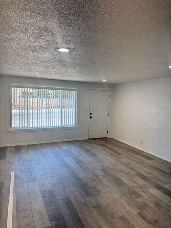 Photo - 1116-1118 STEVENS Unit 1116