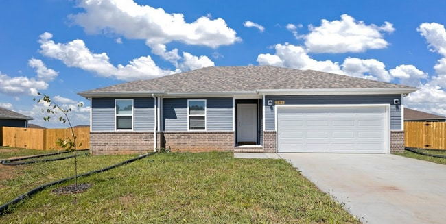 Building Photo - 3 Bedroom Rental with Fence!