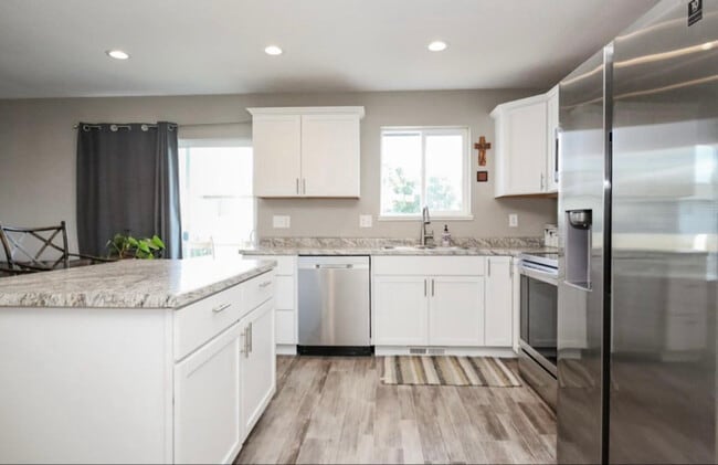 Photo - 1600 East 69th St N