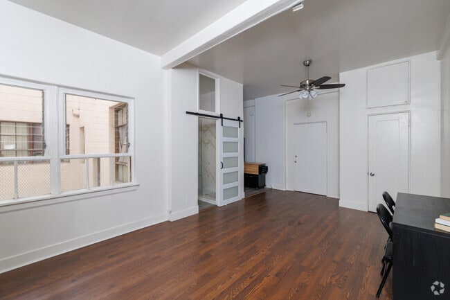 Studio - 700SF