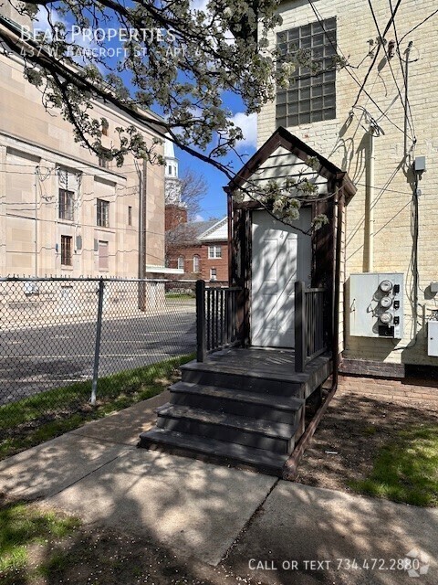 Building Photo - 437 W Bancroft St Unit Apt. 4