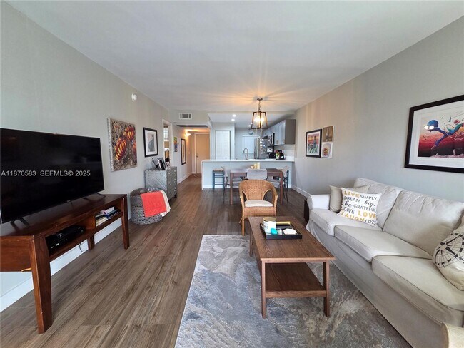 Building Photo - 9410 Poinciana Pl Unit 408