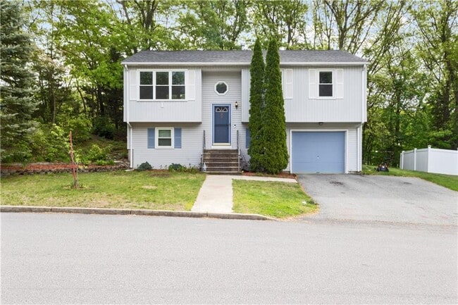Photo - 32 Lawnacre Dr House