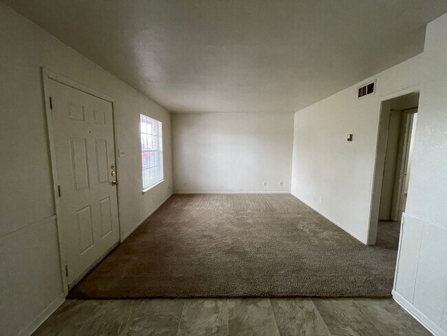 Photo - 228 Hold St Unidad 18