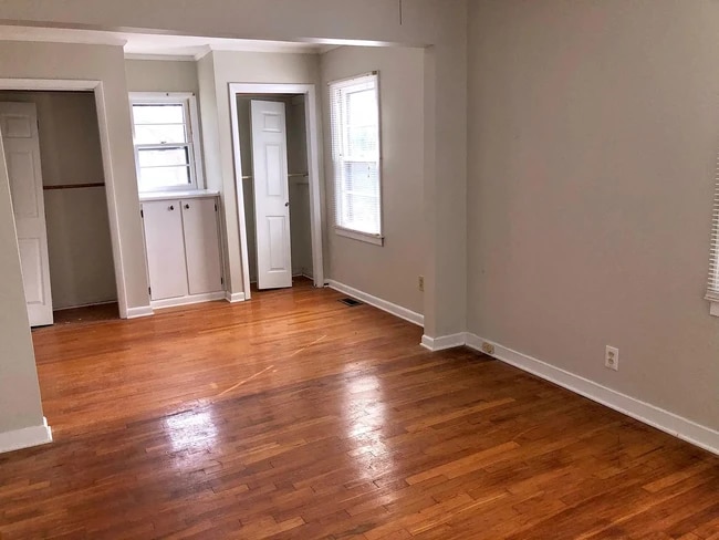 Photo - 2211 Hubert St