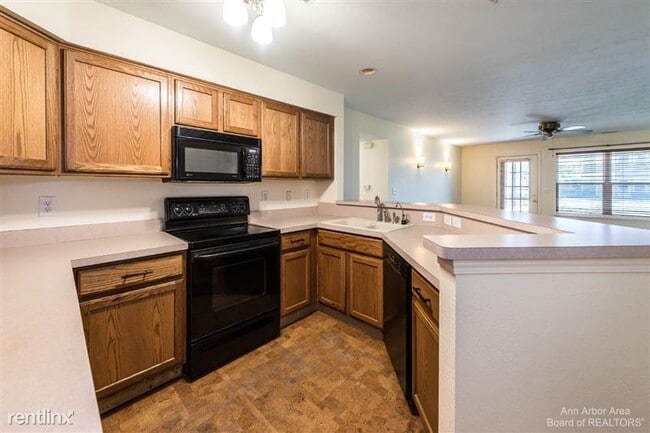 Photo - 1381 Millbrook Trail