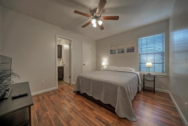 Photo - 1004 Hyridge St