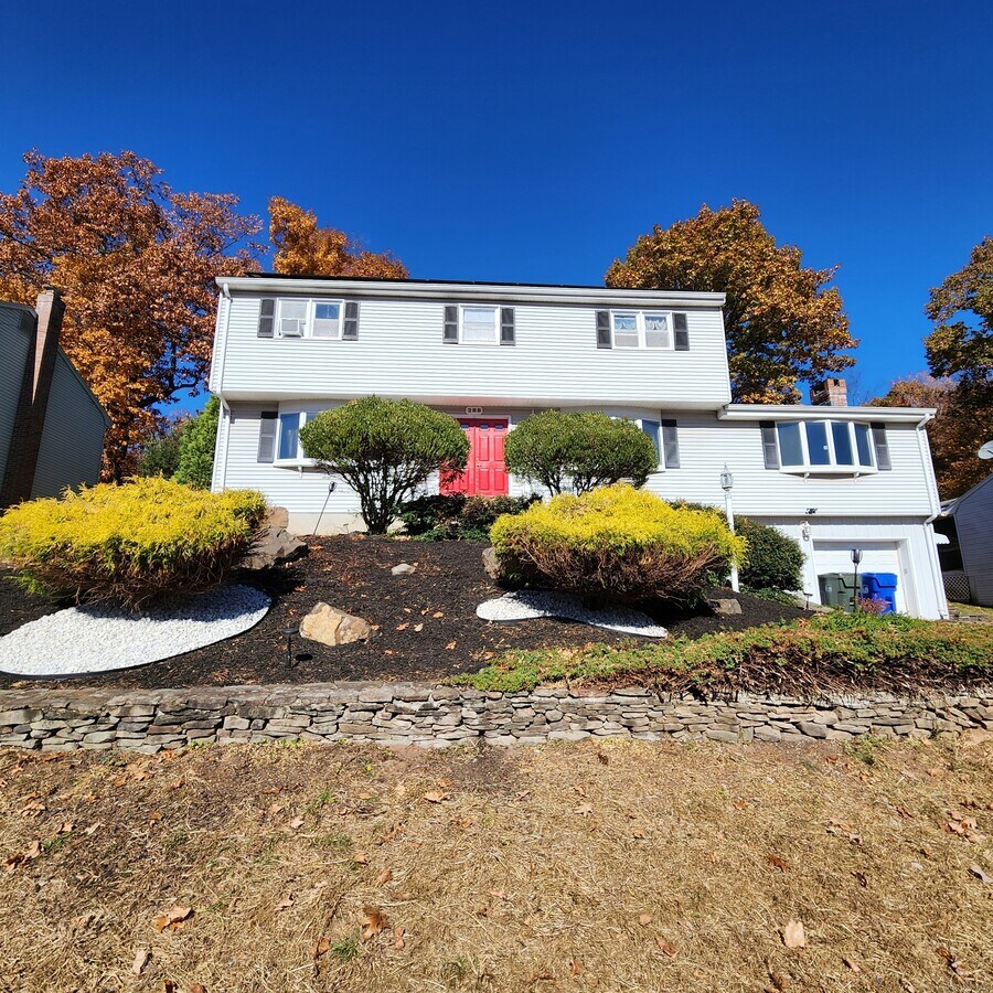 288 Candlewyck Dr House House Rental in Newington, CT