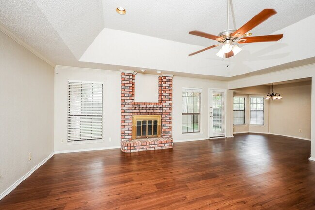 Photo - 819 Crystal Creek Ln