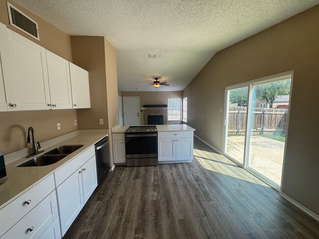 Photo - MOVE IN READY 3/2 LOCATED INSIDE 1604/CULE...