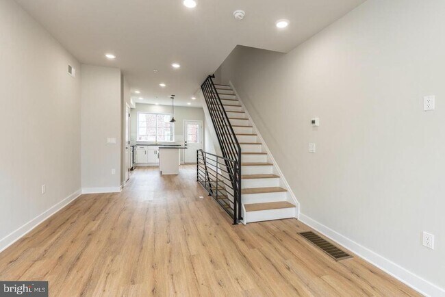 Photo - 2121 Bellmore St