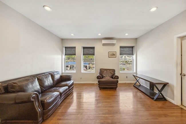 Photo - 599 N Maple Ave Apartment Unit 1