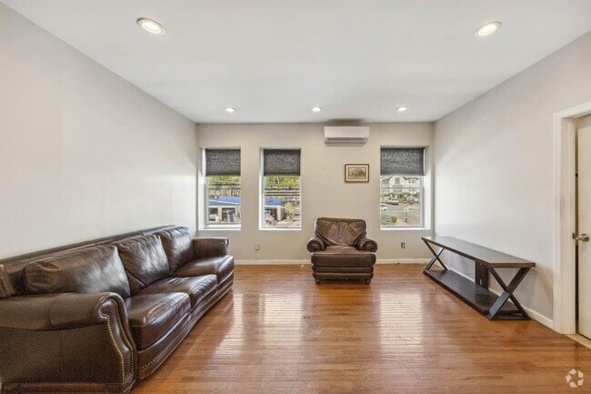 Building Photo - 599 N Maple Ave Unit 1 Rental