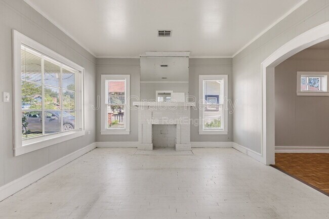 Photo - 609 E Walker St