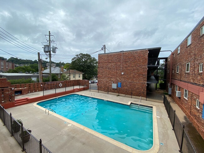 Building Photo - 2990 Rhodes Cir S Unit 312