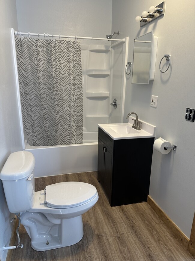 Photo - 1437 Maple St