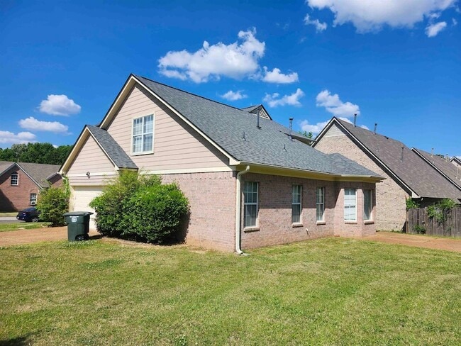 Photo - 6667 Einat Cove