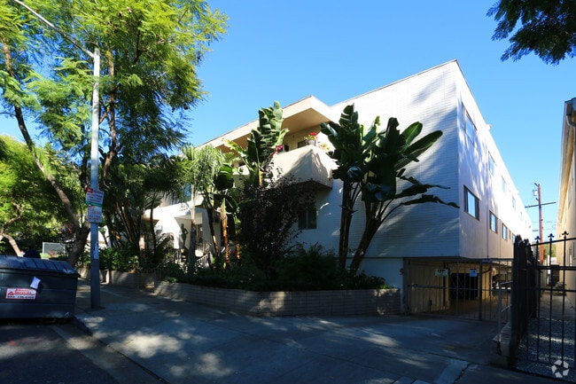 Building Photo - 1226 N Fuller Rental