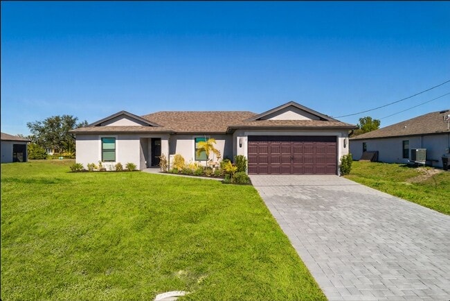 Building Photo - NOW AVAILABLE - 3/2 with 2 Car Garage in Mirror Lakes!