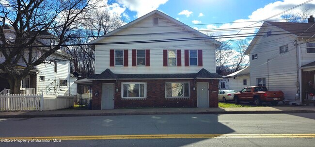 Photo - 450 N Main St