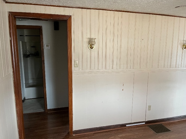 Photo - 550 Hopkins Rd