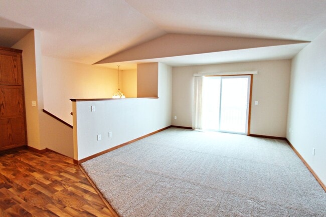 Photo - 4 Bedroom Townhome!