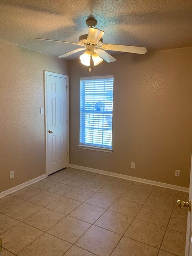 Photo - 3 Bedroom / 2 Bath Duplex – Clear Creek Area – Killeen, TX