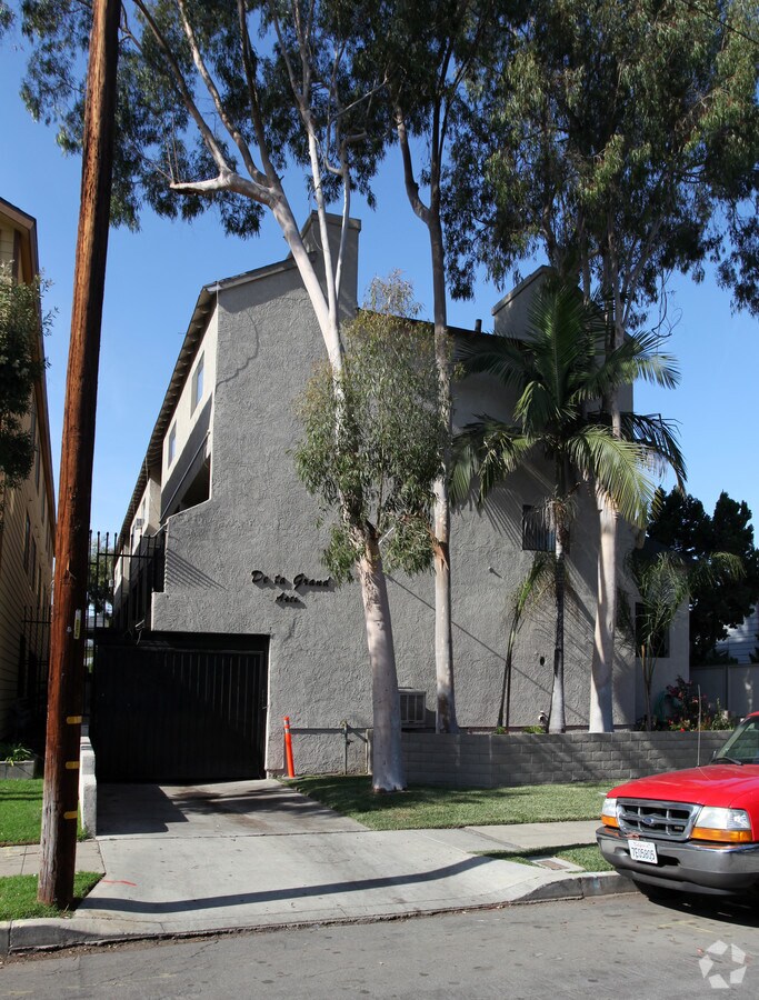 Photo - 1067 Grand Ave Apartments